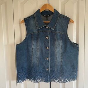 Baccini Denim Vest Women’s XL Blue Eyelet Lace Trim Button Down Cotton Casual
